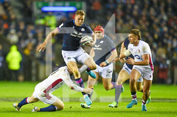 2022-02-05 - Scotland's Duhan ven der Merwe hurdles the tackle of England's Elliot Daly during the Six Nations 2022 rugby union match between Scotland and England on February 5, 2022 at BT Murrayfield in Edinburgh, Scotland - SIX NATIONS 2022 - SCOTLAND VS ENGLAND - SIX NATIONS - RUGBY