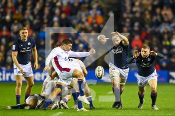 2022-02-05 - Scotland's Jonny Gray and Scotland's Finn Russell try to change down the kick of England's Ben Youngs during the Six Nations 2022 rugby union match between Scotland and England on February 5, 2022 at BT Murrayfield in Edinburgh, Scotland - SIX NATIONS 2022 - SCOTLAND VS ENGLAND - SIX NATIONS - RUGBY
