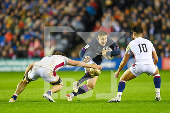 2022-02-05 - Scotland's Sam Johnson runs at England's Tom Curry and England's Marcus Smith during the Six Nations 2022 rugby union match between Scotland and England on February 5, 2022 at BT Murrayfield in Edinburgh, Scotland - SIX NATIONS 2022 - SCOTLAND VS ENGLAND - SIX NATIONS - RUGBY