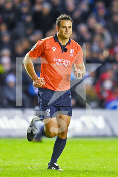 2022-02-05 - Referee Ben O?Keeffe runs to the posts to give a penalty try during the Six Nations 2022 rugby union match between Scotland and England on February 5, 2022 at BT Murrayfield in Edinburgh, Scotland - SIX NATIONS 2022 - SCOTLAND VS ENGLAND - SIX NATIONS - RUGBY