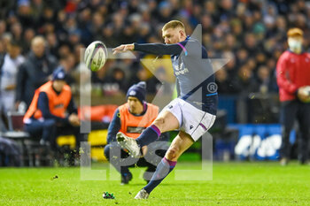 2022-02-05 - Scotland's Finn Russell kicks a penalty during the Six Nations 2022 rugby union match between Scotland and England on February 5, 2022 at BT Murrayfield in Edinburgh, Scotland - SIX NATIONS 2022 - SCOTLAND VS ENGLAND - SIX NATIONS - RUGBY