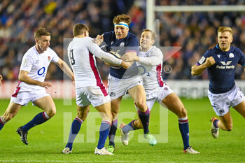 2022-02-05 - Scotland's Hamish Watson runs at England's Ben Youngs during the Six Nations 2022 rugby union match between Scotland and England on February 5, 2022 at BT Murrayfield in Edinburgh, Scotland - SIX NATIONS 2022 - SCOTLAND VS ENGLAND - SIX NATIONS - RUGBY