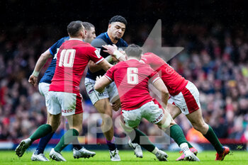 2022-02-12 - Sione Tuipulotu of Scotland under pressure from Dan Biggar of Wales during the Six Nations 2022, rugby union match between Wales and Scotland on February 12, 2022 at Principality Stadium in Cardiff, Wales - SIX NATIONS 2022 - WALES VS SCOTLAND - SIX NATIONS - RUGBY