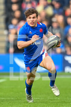2022-02-26 - France's Antoine Dupont during the Six Nations 2022, rugby union match between Scotland and France on February 26, 2022 at BT Murrayfield Stadium in Edinburgh, Scotland - SIX NATIONS 2022 - SCOTLAND VS FRANCE - SIX NATIONS - RUGBY