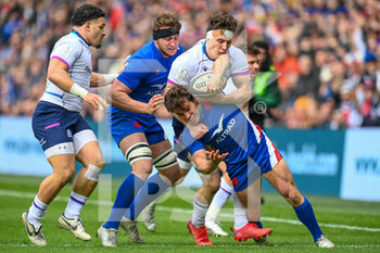 2022-02-26 - Scotland's Rory Darge tackles France's Antoine Dupont during the Six Nations 2022, rugby union match between Scotland and France on February 26, 2022 at BT Murrayfield Stadium in Edinburgh, Scotland - SIX NATIONS 2022 - SCOTLAND VS FRANCE - SIX NATIONS - RUGBY