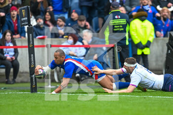 2022-02-26 - France's Gael Fickou scores France?s third try during the Six Nations 2022, rugby union match between Scotland and France on February 26, 2022 at BT Murrayfield Stadium in Edinburgh, Scotland - SIX NATIONS 2022 - SCOTLAND VS FRANCE - SIX NATIONS - RUGBY