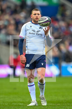 2022-02-26 - Scotland's Finn Russell waits to take a penalty kick during the Six Nations 2022, rugby union match between Scotland and France on February 26, 2022 at BT Murrayfield Stadium in Edinburgh, Scotland - SIX NATIONS 2022 - SCOTLAND VS FRANCE - SIX NATIONS - RUGBY