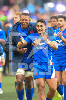 2022-02-26 - France's Cameron Woki (left) and France's Yoram Moefana celebrate after the final whistle during the Six Nations 2022, rugby union match between Scotland and France on February 26, 2022 at BT Murrayfield Stadium in Edinburgh, Scotland - SIX NATIONS 2022 - SCOTLAND VS FRANCE - SIX NATIONS - RUGBY