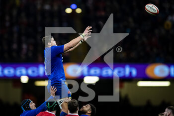 2022-03-11 - Paul Willemse of France claims the lineout during the Six Nations 2022 rugby union match between Wales and France on March 11, 2022 at Principality Stadium in Cardiff, Wales - SIX NATIONS 2022 - WALES VS FRANCE - SIX NATIONS - RUGBY