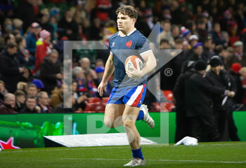 2022-03-11 - Antoine Dupont of France warms up during the Six Nations 2022 rugby union match between Wales and France on March 11, 2022 at Principality Stadium in Cardiff, Wales - SIX NATIONS 2022 - WALES VS FRANCE - SIX NATIONS - RUGBY