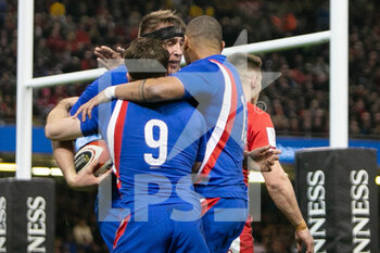 2022-03-11 - Anthony Jelonch of France celebrates after his try with Antoine Dupont, Gael Fickou during the Six Nations 2022 rugby union match between Wales and France on March 11, 2022 at Principality Stadium in Cardiff, Wales - SIX NATIONS 2022 - WALES VS FRANCE - SIX NATIONS - RUGBY