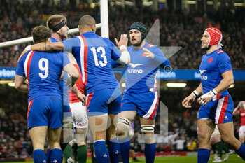 2022-03-11 - Anthony Jelonch of France celebrates after his try with Antoine Dupont, Gael Fickou, Francois Cros, Gabin Villiere during the Six Nations 2022 rugby union match between Wales and France on March 11, 2022 at Principality Stadium in Cardiff, Wales - SIX NATIONS 2022 - WALES VS FRANCE - SIX NATIONS - RUGBY