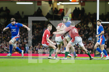 2022-03-11 - Gregory Alldritt of France and Dan Biggar, Josh Navidi, Ryan Elias of Wales during the Six Nations 2022 rugby union match between Wales and France on March 11, 2022 at Principality Stadium in Cardiff, Wales - SIX NATIONS 2022 - WALES VS FRANCE - SIX NATIONS - RUGBY