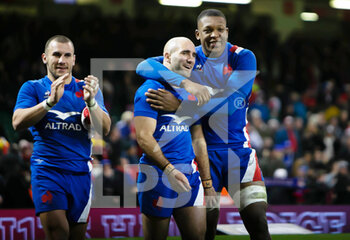 2022-03-11 - Gabin Villiere, Maxime Lucu, Cameron Woki of France celebrate after the Six Nations 2022 rugby union match between Wales and France on March 11, 2022 at Principality Stadium in Cardiff, Wales - SIX NATIONS 2022 - WALES VS FRANCE - SIX NATIONS - RUGBY