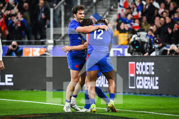 2022-03-19 - Antoine DUPONT of France celebrate his try with teammates during the Six Nations 2022 rugby union match between France and England on March 19, 2022 at Stade de France in Saint-Denis, France - SIX NATIONS 2022 - FRANCE VS ENGLAND - SIX NATIONS - RUGBY