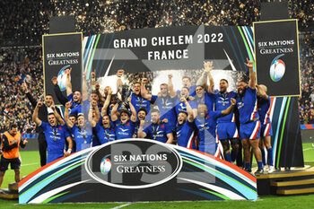 2022-03-19 - France team wins the Grand Chelem (Grand Slam) during the Six Nations 2022 rugby union match between France and England on March 19, 2022 at Stade de France in Saint-Denis, France - SIX NATIONS 2022 - FRANCE VS ENGLAND - SIX NATIONS - RUGBY