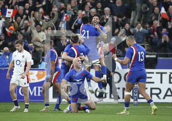 2022-03-20 - Maxime Lucu, Thibaut Flament, Jonathan Danty, Romain Ntamack, Gael Fickou of France celebrate the Grand Slam victory following the Six Nations 2022 rugby union match between France and England on March 19, 2022 at Stade de France in Saint-Denis near Paris, France - SIX NATIONS 2022 - FRANCE VS ENGLAND - SIX NATIONS - RUGBY
