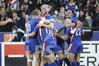 2022-03-20 - Thibaut Flament of France and teammates celebrate the Grand Slam victory following the Six Nations 2022 rugby union match between France and England on March 19, 2022 at Stade de France in Saint-Denis near Paris, France - SIX NATIONS 2022 - FRANCE VS ENGLAND - SIX NATIONS - RUGBY