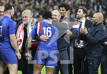 2022-03-20 - Assistant coach of France William Servat celebrates the Grand Slam victory following the Six Nations 2022 rugby union match between France and England on March 19, 2022 at Stade de France in Saint-Denis near Paris, France - SIX NATIONS 2022 - FRANCE VS ENGLAND - SIX NATIONS - RUGBY