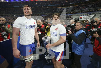 2022-03-20 - Anthony Jelonch, Antoine Dupont of France celebrate the Grand Slam victory following the Six Nations 2022 rugby union match between France and England on March 19, 2022 at Stade de France in Saint-Denis near Paris, France - SIX NATIONS 2022 - FRANCE VS ENGLAND - SIX NATIONS - RUGBY