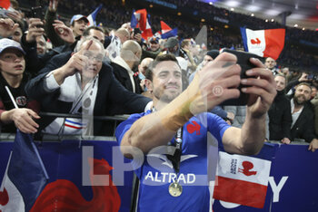 2022-03-20 - Melvyn Jaminet of France celebrate the Grand Slam victory following the Six Nations 2022 rugby union match between France and England on March 19, 2022 at Stade de France in Saint-Denis near Paris, France - SIX NATIONS 2022 - FRANCE VS ENGLAND - SIX NATIONS - RUGBY
