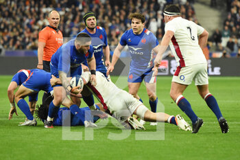 2022-03-20 - Cyril Baille (FRA) passes the ball during the Six Nations 2022 rugby union match between France and England on March 19, 2022 at Stade de France in Saint-Denis, France - SIX NATIONS 2022 - FRANCE VS ENGLAND - SIX NATIONS - RUGBY