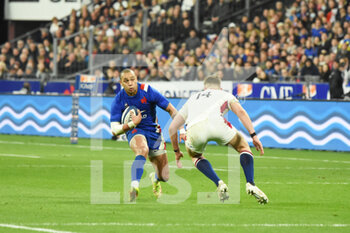 2022-03-20 - Gaël Fickou (FRA) runs with the ball during the Six Nations 2022 rugby union match between France and England on March 19, 2022 at Stade de France in Saint-Denis, France - SIX NATIONS 2022 - FRANCE VS ENGLAND - SIX NATIONS - RUGBY