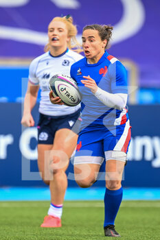 2022-04-10 - France's Laure Sansus breaks clear on her way to scoring the opening try during the Women’s Six Nations 2022, rugby union match between Scotland and France on April 10, 2022 at Scotstoun Stadium in Glasgow, Scotland - WOMEN’S SIX NATIONS 2022 - SCOTLAND VS FRANCE - SIX NATIONS - RUGBY