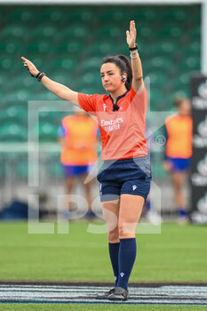 2022-04-10 - Referee Clara Munarini (FIR) during the Women’s Six Nations 2022, rugby union match between Scotland and France on April 10, 2022 at Scotstoun Stadium in Glasgow, Scotland - WOMEN’S SIX NATIONS 2022 - SCOTLAND VS FRANCE - SIX NATIONS - RUGBY