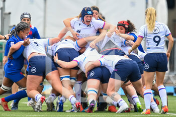 2022-04-10 - Scotland's Sarah Bonar leads the maul during the Women’s Six Nations 2022, rugby union match between Scotland and France on April 10, 2022 at Scotstoun Stadium in Glasgow, Scotland - WOMEN’S SIX NATIONS 2022 - SCOTLAND VS FRANCE - SIX NATIONS - RUGBY