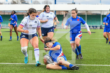 2022-04-10 - France's Gaelle Hermet scores a try during the Women’s Six Nations 2022, rugby union match between Scotland and France on April 10, 2022 at Scotstoun Stadium in Glasgow, Scotland - WOMEN’S SIX NATIONS 2022 - SCOTLAND VS FRANCE - SIX NATIONS - RUGBY