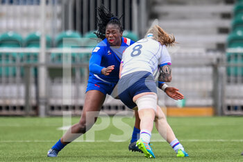 2022-04-10 - France's Madoussou Fall tackles Scotland's Jade Konkel during the Women’s Six Nations 2022, rugby union match between Scotland and France on April 10, 2022 at Scotstoun Stadium in Glasgow, Scotland - WOMEN’S SIX NATIONS 2022 - SCOTLAND VS FRANCE - SIX NATIONS - RUGBY
