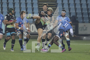 2022-02-25 - Junior Laloifi (Zebre) jumps for the ball - ZEBRE RUGBY VS VODACOM BULLS - UNITED RUGBY CHAMPIONSHIP - RUGBY