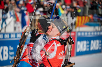 2022-12-17 - CHAUVEAU Sophie and GANDLER Anna during the BMW IBU World Cup 2022, Annecy - Le Grand-Bornand, Women's 10 Km Pursuit, on December 17, 2022 in Le Grand-Bornand, France - BIATHLON - WORLD CUP - LE GRAND BORNAND - WOMEN'S 10 KM PURSUIT - BIATHLON - WINTER SPORTS