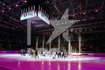2022-12-11 - Final scene with all the skaters together - 2022 ISU SKATING GRAND PRIX FINALS - DAY4 - ICE SKATING - WINTER SPORTS