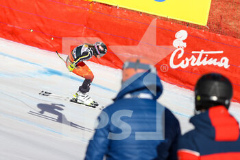 2022-01-22 - Spectators following GAGNON Marie-Michele (CAN) - 2022 FIS SKI WORLD CUP - WOMEN'S DOWN HILL - ALPINE SKIING - WINTER SPORTS