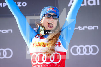 2022-01-22 - GOGGIA Sofia (ITA) celebrates after winning the first place - 2022 FIS SKI WORLD CUP - WOMEN'S DOWN HILL - ALPINE SKIING - WINTER SPORTS