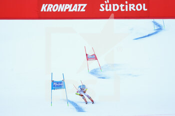 2022-01-25 - Mikaela SHIFFRIN (USA) on the finish line - 2022 FIS SKI WORLD CUP - WOMEN GIANT SLALOM - ALPINE SKIING - WINTER SPORTS