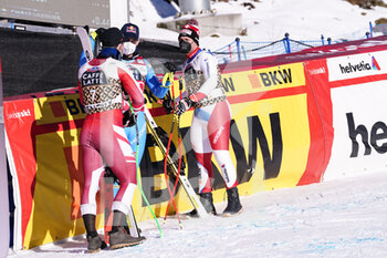 2022-01-14 - WENGEN, SWITZERLAND - JANUARY 15: Vincent Kriechmayr of Austria (L), Vincent Kriechmayr of Austria (M) and Beat Feuz of Switzerland (R) during the 92nd Lauberhorn Race of FIS Alpine Ski World Cup on January 15, 2022 in Wengen, Switzerland. - 92ND LAUBERHORN RACE OF FIS ALPINE SKI WORLD CUP 2022 - ALPINE SKIING - WINTER SPORTS