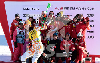 2022-12-11 - SKIING - FIS SKI WORLD CUP, 
Women's Slalom
Sestriere, Piemonte, Italy
VLHOVA Petra with Swiss team


 - 2022 ALPINE SKIING WORLD CUP - WOMEN SLALOM - ALPINE SKIING - WINTER SPORTS