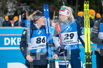2022-12-16 - EDER Mari and CHAUVEAU Sophie during the BMW IBU World Cup 2022, Annecy - Le Grand-Bornand, Women's Sprint, on December 16, 2022 in Le Grand-Bornand, France - BIATHLON - WORLD CUP - LE GRAND BORNAND - WOMEN'S SPRINT - ALPINE SKIING - WINTER SPORTS