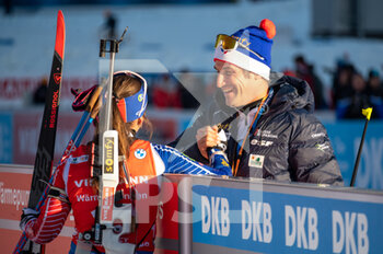 2022-12-18 - Cyril Burdet and CHEVALIER-BOUCHET Anais during the BMW IBU World Cup 2022, Annecy - Le Grand-Bornand, Women's 12,5 Km Mass Start, on December 18, 2022 in Le Grand-Bornand, France - BIATHLON - WORLD CUP - LE GRAND BORNAND - WOMEN'S MASS START - ALPINE SKIING - WINTER SPORTS