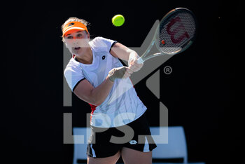2022-01-03 - Anna Blinkova of Russia in action during the final qualifications round against Marie Bouzkova of the Czech Republic at the 2022 Adelaide International WTA 500 tennis tournament on January 3, 2022 at Memorial Drive Tennis Centre in Adelaide, Australia - 2022 ADELAIDE INTERNATIONAL WTA 500 TENNIS TOURNAMENT - INTERNATIONALS - TENNIS