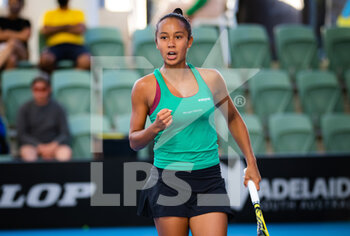 2022-01-03 - Leylah Fernandez of Canada in action during the first round against Ekaterina Alexandrova of Russia at the 2022 Adelaide International WTA 500 tennis tournament on January 3, 2022 at Memorial Drive Tennis Centre in Adelaide, Australia - 2022 ADELAIDE INTERNATIONAL WTA 500 TENNIS TOURNAMENT - INTERNATIONALS - TENNIS