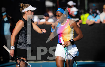 2022-01-04 - Cori Gauff & Catherine McNally of the United States playing doubles at the 2022 Adelaide International WTA 500 tennis tournament on January 4, 2022 at Memorial Drive Tennis Centre in Adelaide, Australia - 2022 ADELAIDE INTERNATIONAL WTA 500 TENNIS TOURNAMENT - INTERNATIONALS - TENNIS