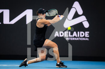 2022-01-05 - Ashleigh Barty of Australia in action during the second round against Cori Gauff of the United States at the 2022 Adelaide International WTA 500 tennis tournament on January 5, 2022 at Memorial Drive Tennis Centre in Adelaide, Australia - 2022 ADELAIDE INTERNATIONAL WTA 500 TENNIS TOURNAMENT - INTERNATIONALS - TENNIS