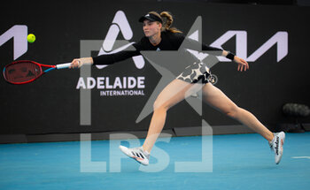 2022-01-07 - Elena Rybakina of Kazakhstan in action during the semi-final against Misaki Doi of Japan at the 2022 Adelaide International WTA 500 tennis tournament on January 8, 2022 at Memorial Drive Tennis Centre in Adelaide, Australia - 2022 ADELAIDE INTERNATIONAL WTA 500 TENNIS TOURNAMENT - INTERNATIONALS - TENNIS