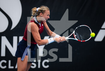 2022-01-10 - Anett Kontaveit of Estonia during the first round against Shuai Zhang of China at the 2022 Sydney Tennis Classic, WTA 500 tennis tournament on January 10, 2022 at NSW Tennis Centre in Sydney, Australia - 2022 SYDNEY TENNIS CLASSIC, WTA 500 TENNIS TOURNAMENT - INTERNATIONALS - TENNIS