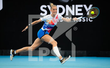 2022-01-10 - Arantxa Rus of the Netherlands during the first round against Petra Kvitova of the Czech Republic at the 2022 Sydney Tennis Classic, WTA 500 tennis tournament on January 10, 2022 at NSW Tennis Centre in Sydney, Australia - 2022 SYDNEY TENNIS CLASSIC, WTA 500 TENNIS TOURNAMENT - INTERNATIONALS - TENNIS