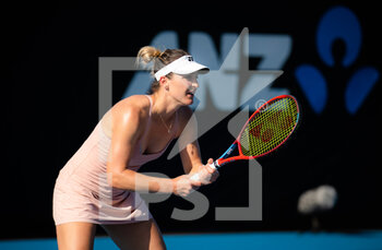 2022-01-10 - Gabriela Dabrowski of Canada in action against Beatriz Haddad Maia of Brazil during the final qualifications round at the 2022 Sydney Tennis Classic, WTA 500 tennis tournament on January 10, 2022 at NSW Tennis Centre in Sydney, Australia - 2022 SYDNEY TENNIS CLASSIC, WTA 500 TENNIS TOURNAMENT - INTERNATIONALS - TENNIS